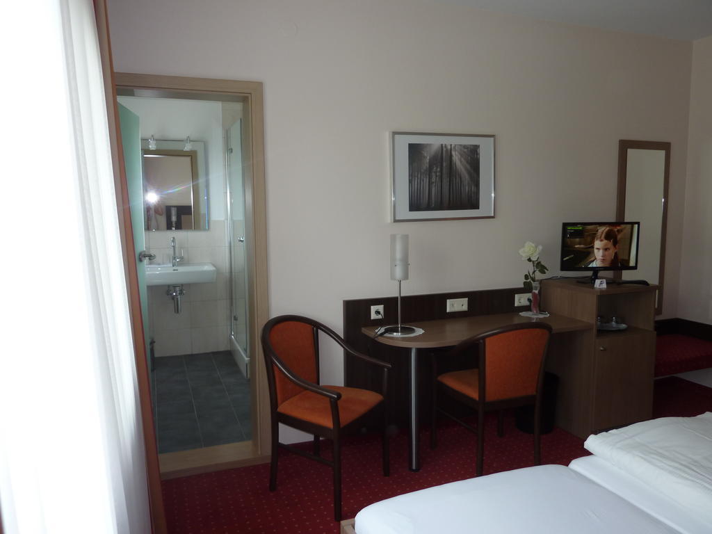 Hotel Gasthof Koenig Karl Freudenstadt Rum bild