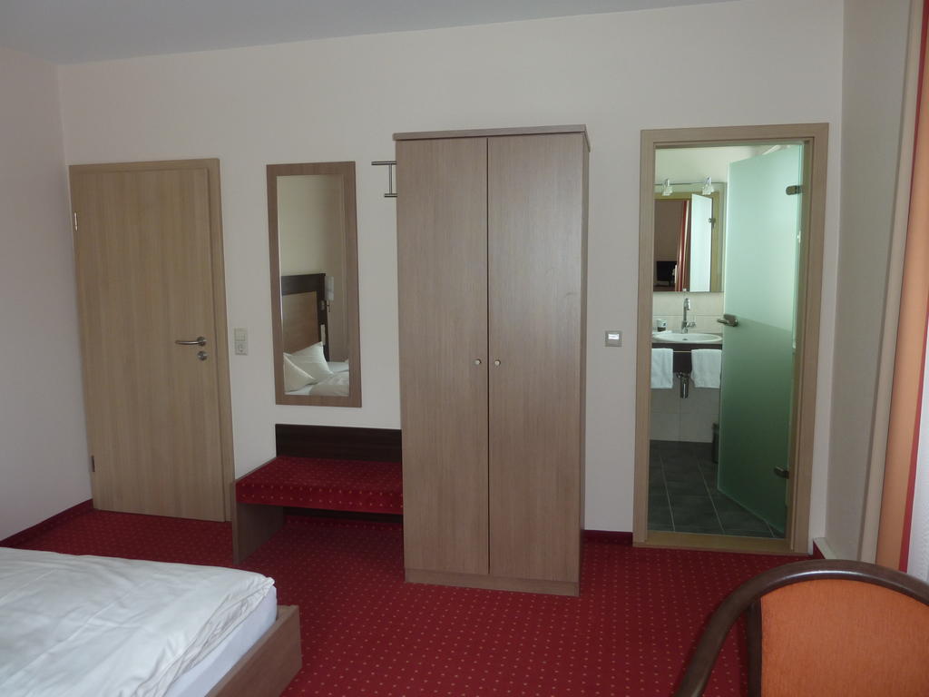 Hotel Gasthof Koenig Karl Freudenstadt Rum bild