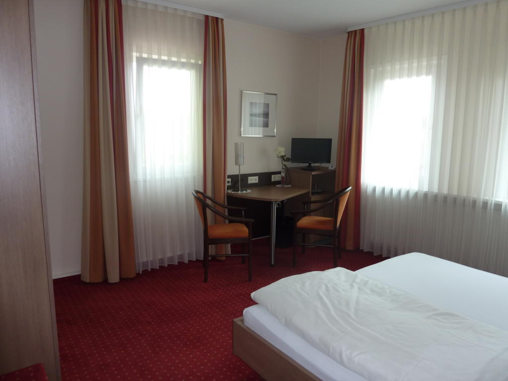 Hotel Gasthof Koenig Karl Freudenstadt Rum bild